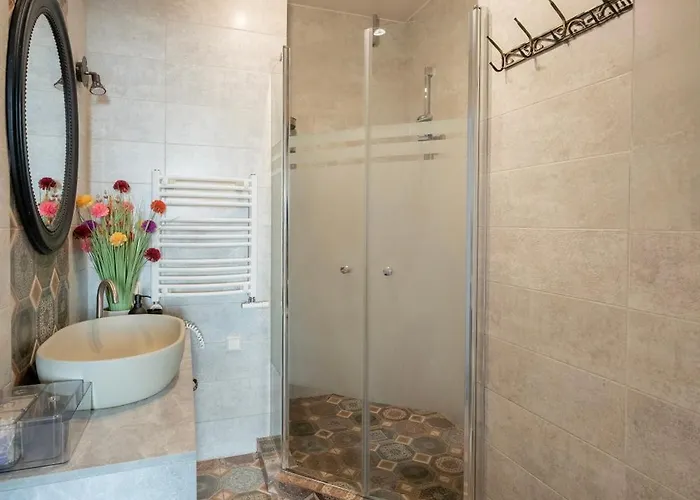 Vincent Heritage Appartments - Near Clinic, Arena And Stadium Daire